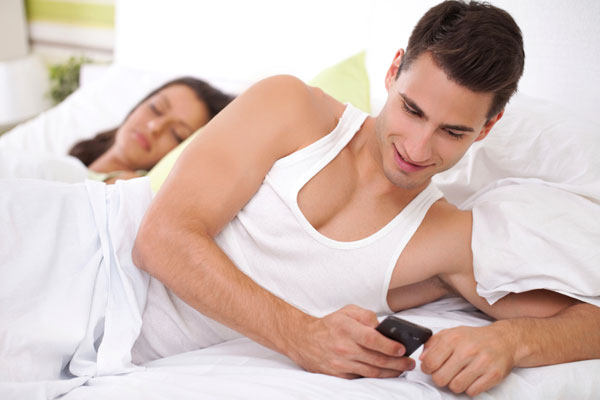 Why should you spy on your boyfriend's phone without Touching it