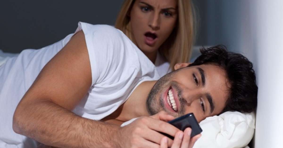 How to Spy on Your Boyfriend's Phone Using FreePhoneSpy